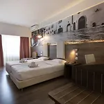 Metropolitan Hotel 4*