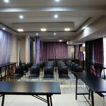 فندق Metropolitan 4*