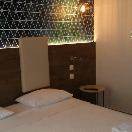 Metropolitan Hotel 4*