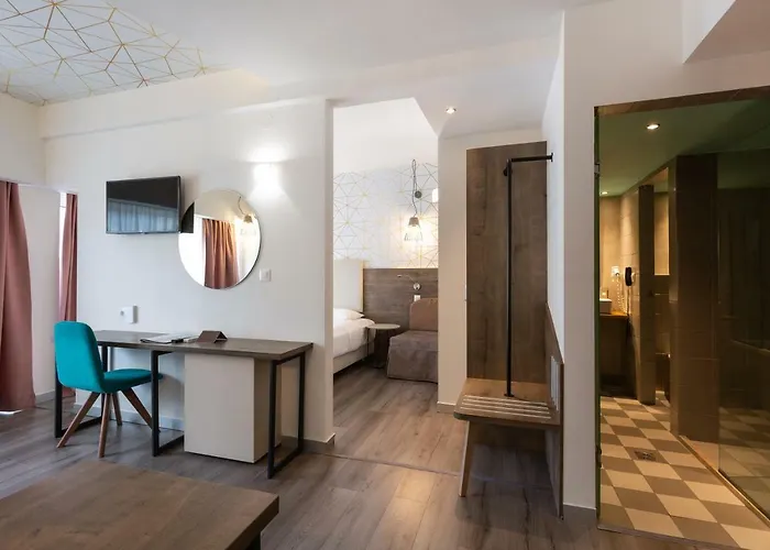 Metropolitan Hotel 4*