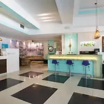 Metropolitan Hotel 4*