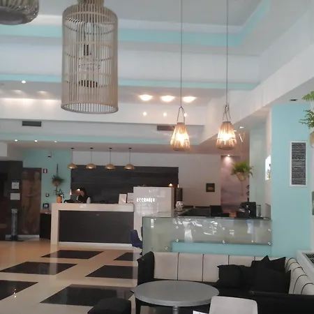 Ξενοδοχείο Metropolitan 4*